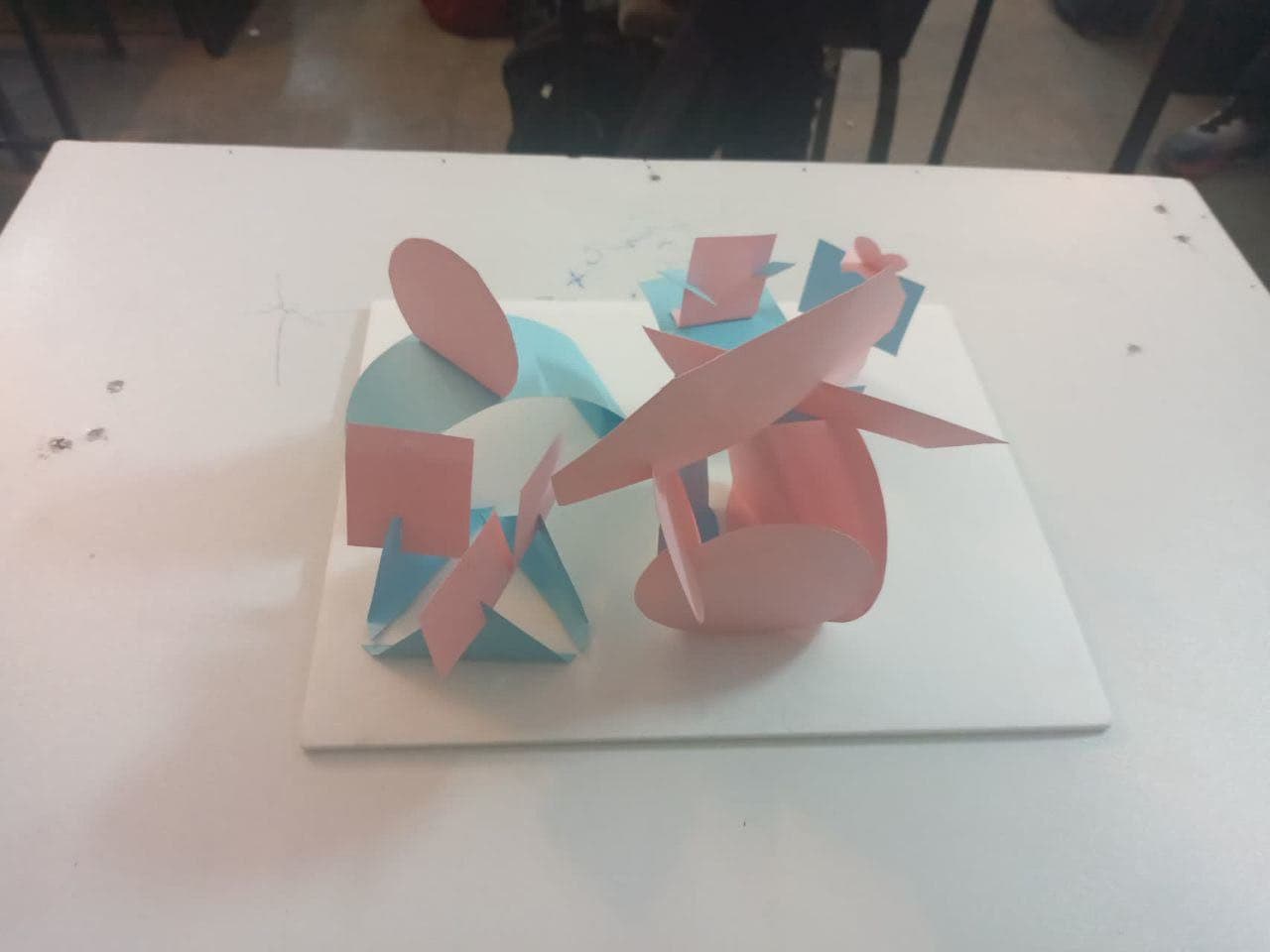 دبیرستان و هنرستان غیردولتی دخترانه نوین افرین